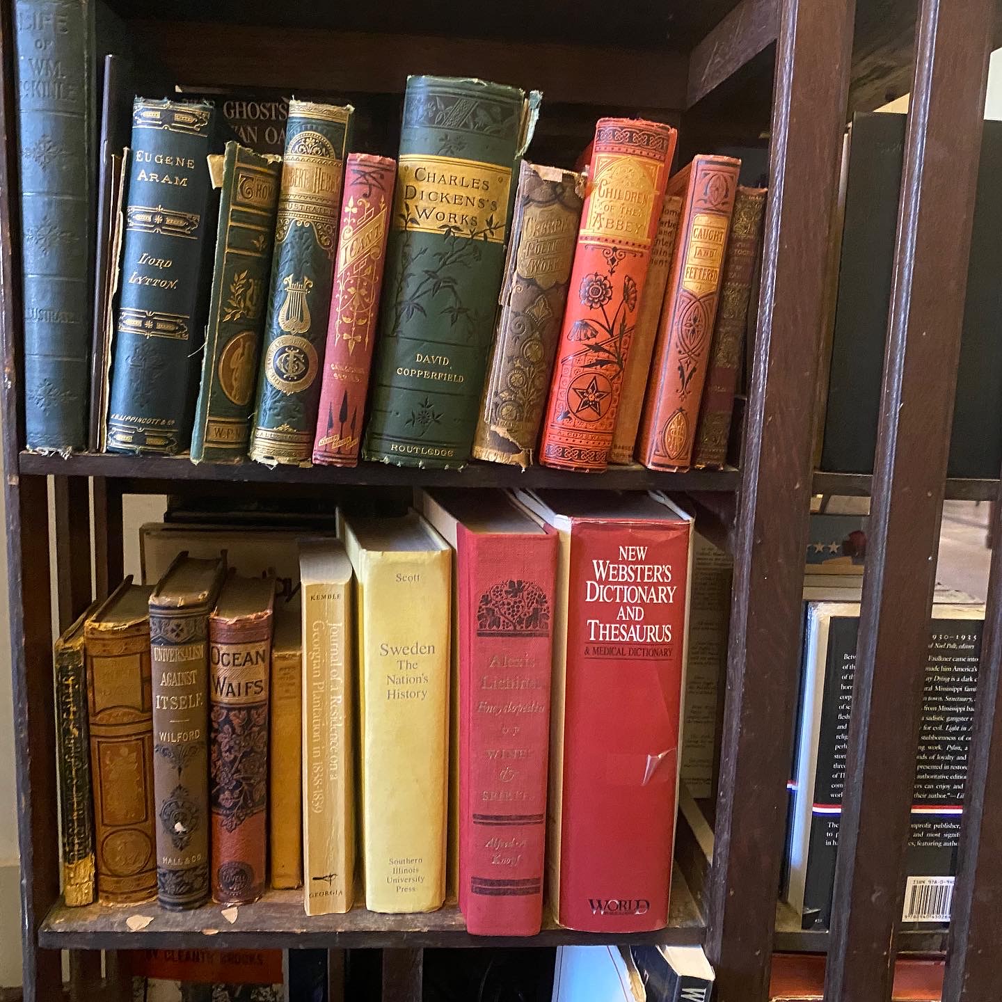 Rowan_Oak-Interior-Books
